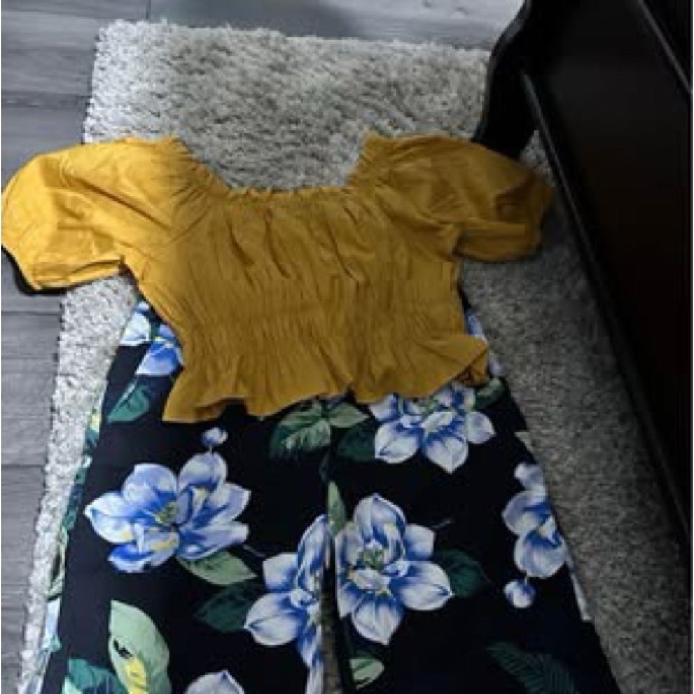 Banana Republic short set w/cropped top 
Yellow Off-Shoulder Top